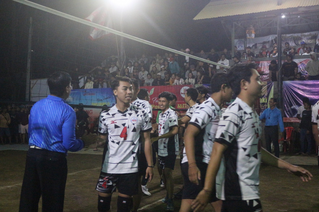 Banjar Dukuh Melaju Babak Final Cabor Bola Voli di PorseniDes Dalung 2023